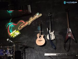 guitar-hawaii-live-music-bar-hoi-an